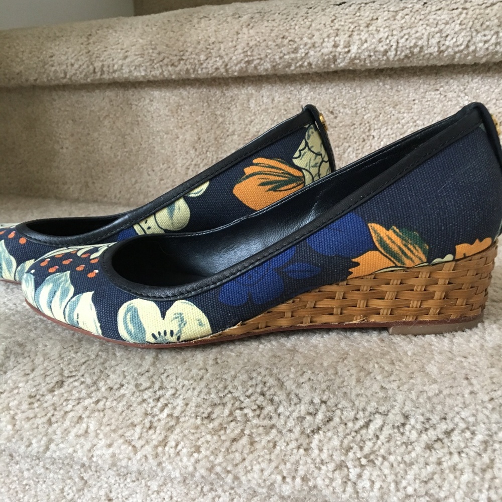 Tory Burch Jessalynn Wedge 8.5 NWT blue print